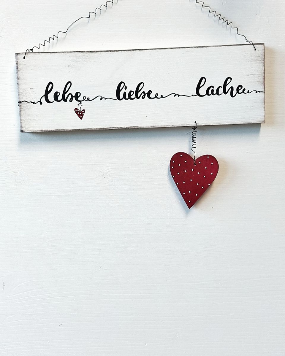 Sprücheschild "Lebe ♥ Liebe ♥ Lache" (30 x 8 cm) mit Herz